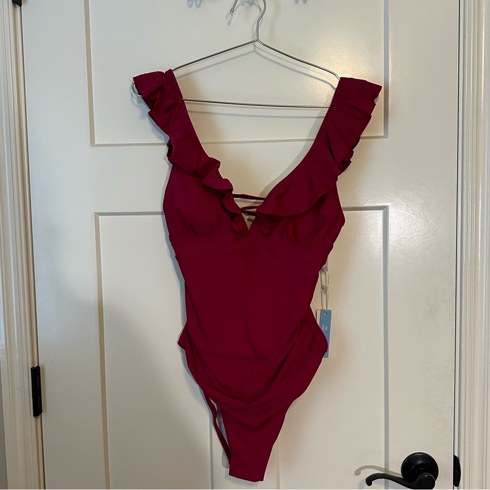 ❤️ NWT Cupshe size M one piece cranberry swimsuit